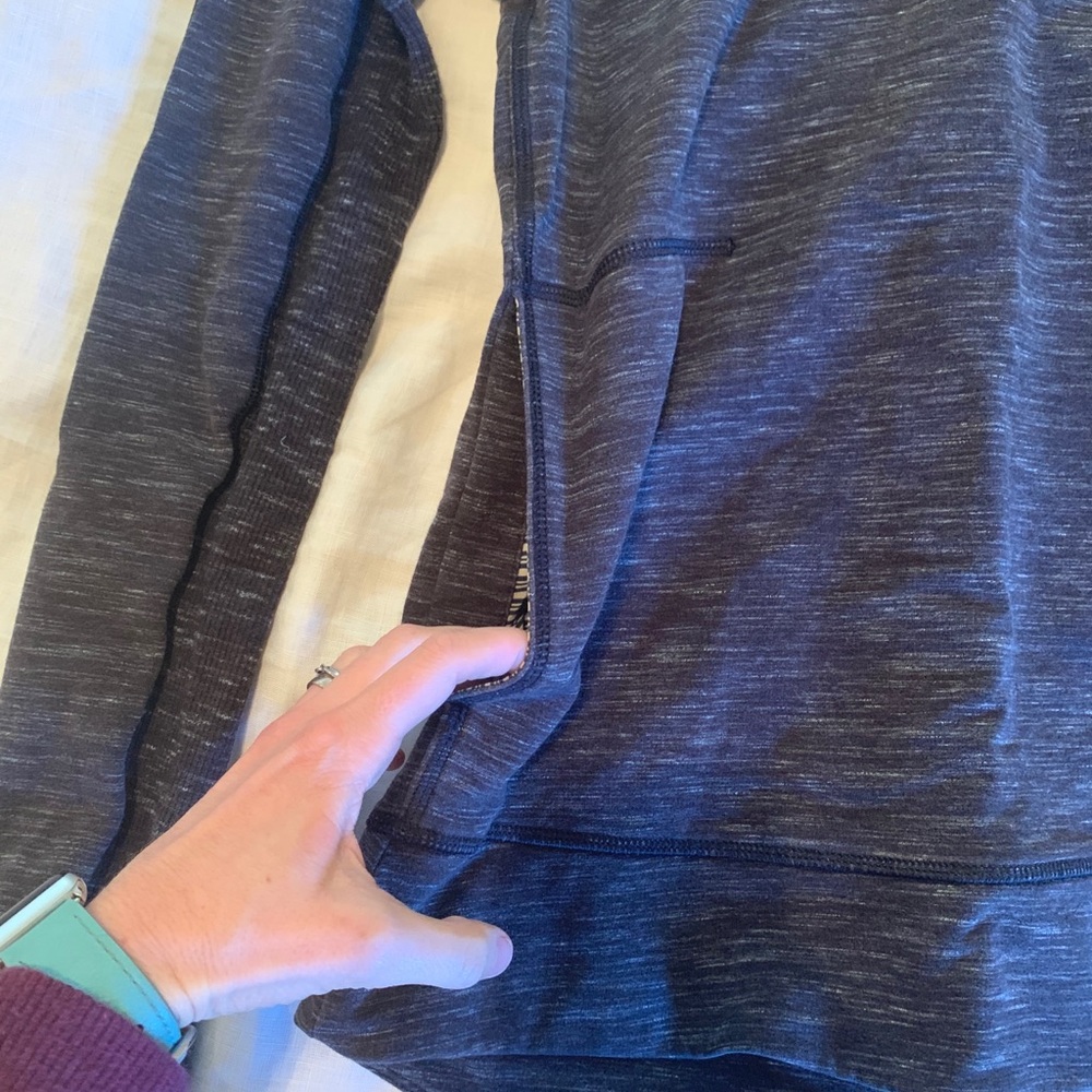 Lululemon exhalation pullover - Picture 5 of 6